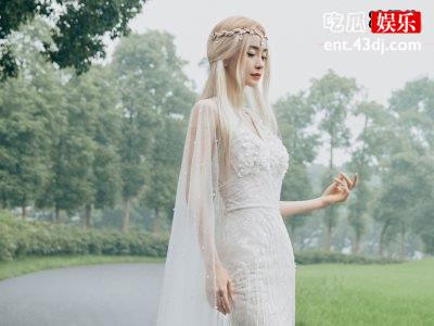Baby新造型出炉，腹肌夺目混搭朋克风超A