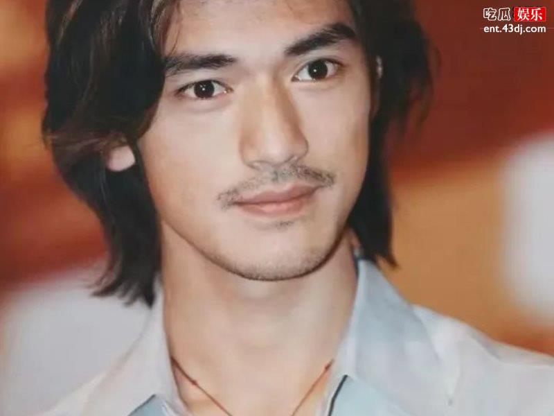 小金城武喜好收卡片礼物，没想到老师回答像大便引不满！