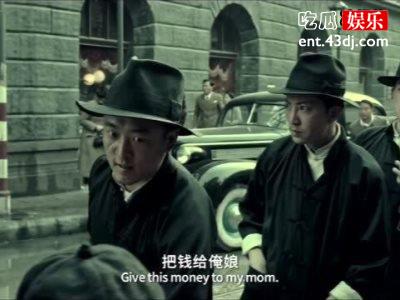 电影《八佰》收视率爆棚，郑恺成功转型成实力派演员