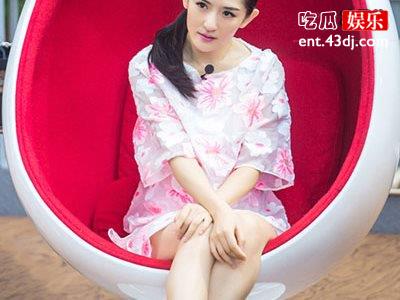 谢娜现身某直播间，暖心暖场还不忘照顾赵丽颖！