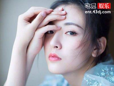 人气小花吴倩张雨剑恋爱石锤？在机场与吴倩一家返回家中