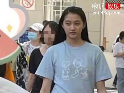 关晓彤路透照曝光，本人又黑又胖遭到网友嫌弃？