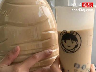 网梗“秋天的第一杯奶茶”是什么时候兴起的？