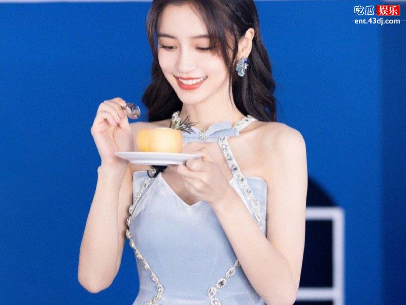 baby挑战“液体衣内搭”，凹凸有致的身材尽收眼底