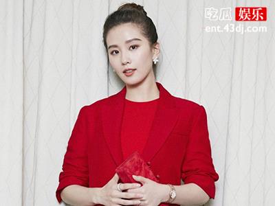 刘诗诗获空姐好评还帮助理推行李 刘诗诗这么红不是没有原因的