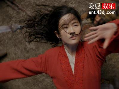 《花木兰》电影爆出新剧照，刘亦菲女扮男装太飒气！