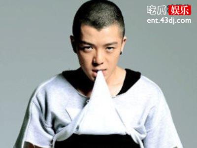 王栎鑫儿子正脸照流出，颇像方一凡被网友调侃