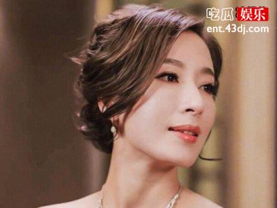 40岁杨怡平安产女，晒一家三口幸福照片!