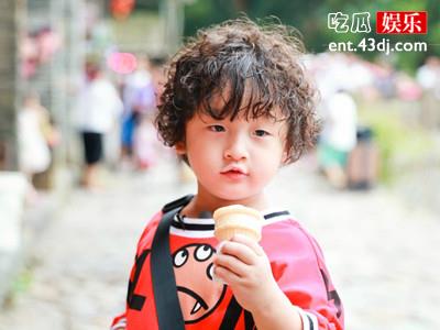 邹市明夫妻被网友吐槽，原因是邹明轩烫发？