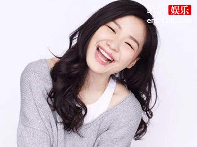 金靖公然抢李佳琦饭碗，在直播间居然让李佳琦无奈！