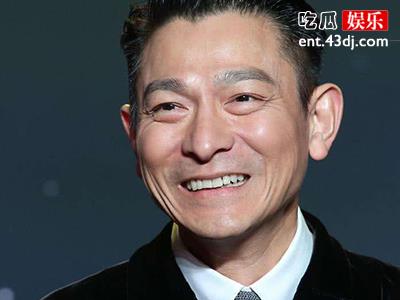 天王刘德华被粉丝求爱，本人回应让人羡慕实在是太宠粉