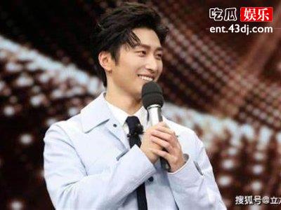 赌王千金29岁生日，窦骁为女友庆生何超莲变身羞涩小女人！