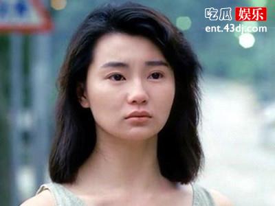 54岁张曼玉逛小摊遭到曝光，当年风光无限现在怎么这样呢？