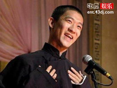 曹云金天生反骨迫使师娘下跪，岳云鹏一张照片找回场面！