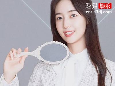 秦牛正威表演节目诗朗诵，被指复刻杨超越路线 ！