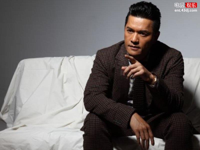 吕良伟为儿子制定减肥计划一起健身，希望儿子做一个清爽小伙