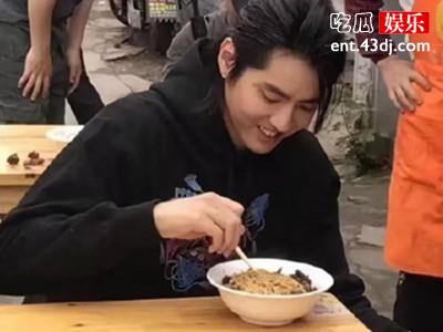 吴亦凡把面馆吃到整改 老板我谢谢你