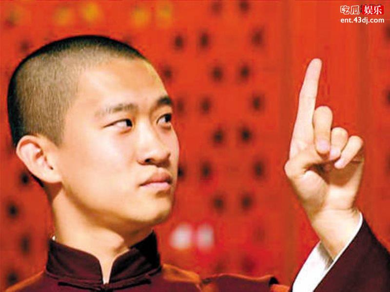 曹云金大闹郭德纲生日宴，师娘给他下跪岳云鹏用一张照片赢了他