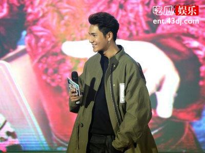 陈坤称妈妈为女神，68岁打扮时尚做饭不忘戴丝巾！