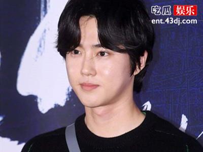 造型师曝某爱豆拿鞋子不还 金俊勉方否认：完全没有依据