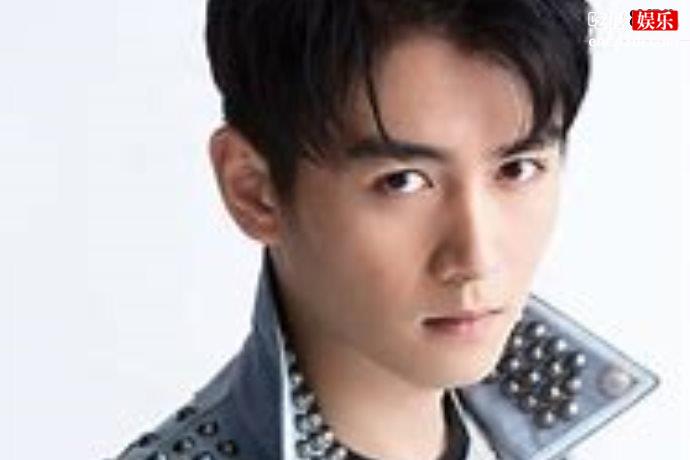 陈晓微博晒自拍，与剧中形象判若两人！