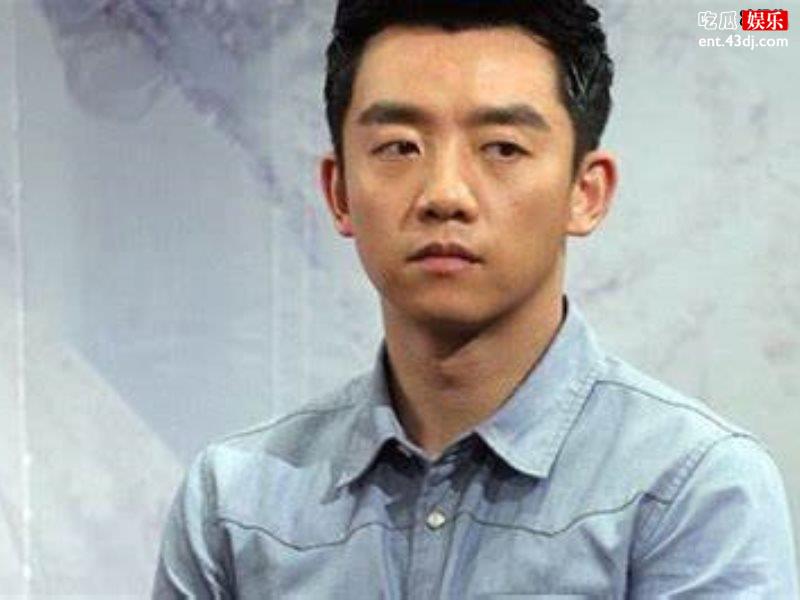 郑恺官宣，娇妻苗苗手其摸肚疑似怀孕