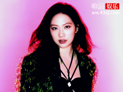 甄子丹19岁女儿甄济如歌手出道，颜值与唱功引网友热议