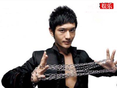 黄晓明新剧《鬓边不是海棠红》受大家欢迎，成功去掉“油腻感”
