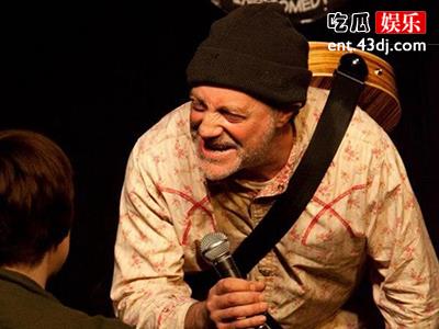 男星台上猝死却引得哄堂大笑，这是怎么一回事？
