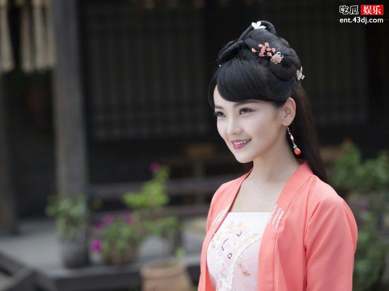 电视剧《人间烟火花小厨》内容，男女主角都是高颜值！