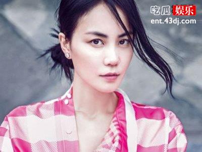 王菲音乐节太开心，玩耍居然丢掉手机慌忙失措好可爱
