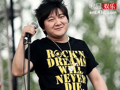 他靠一首歌爆红，下海经商被骗钱财，如今过得怎样了？