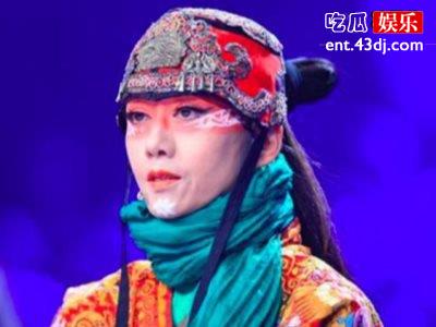 杨丽萍受邀出席活动，现场演技炸裂陷入假吃风波！