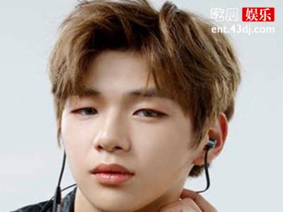 韩星姜丹尼尔居然没有参加团WannaOne聚会， 粉丝称其被恋爱冲昏头脑！