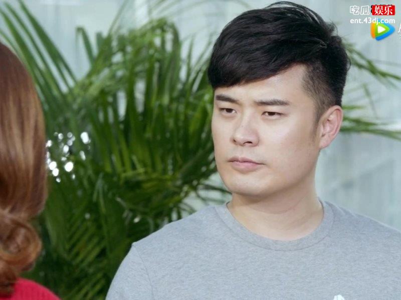 陈赫与相伴13年前妻分开，如今家庭美满幸福女儿轮廓更像爸爸