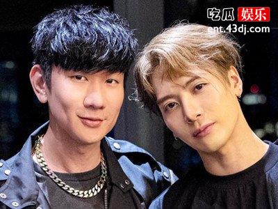 王嘉尔追星成功，与林俊杰演唱会连线互动不舍得挂线