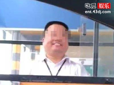 高速收费员假笑上了热搜，搞笑却略显辛酸应该尊重他的职业