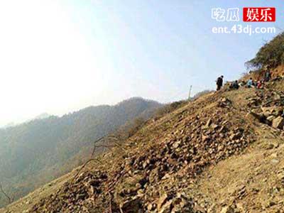 荒山怪事奇谈，挖出活婴真相曝光居然是被弃养引众怒