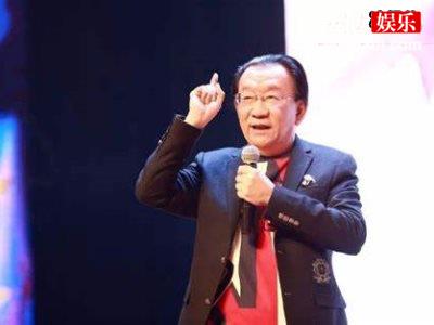 侯耀华干女儿为出道不惜向杨受成下跪，因一个条件把老板“炒了”