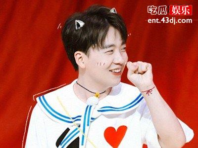 《奔跑吧》郭麒麟因暖心站位被网友不满，从细节看出人品
