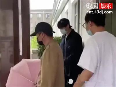 唐艺张若昀产女，医院外女儿粉色婴儿车吸引无数眼球！