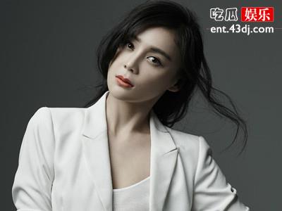 张小斐靠露肉上位，公开场合走光是故意为之还是无意