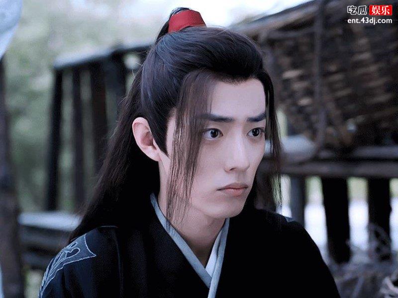 肖战回归后首支单曲拿下榜首，人气流量依旧强大却被质疑歌唱实力