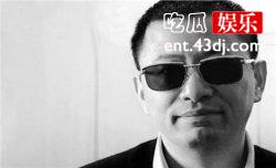 墨镜成就了王家卫 揭秘他黑色镜框不离眼的秘密