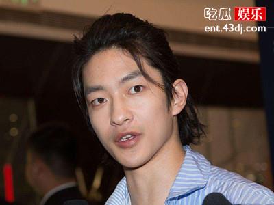 屈楚萧否认恋情 万籽麟回应说了什么打他脸