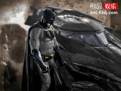 新版《蝙蝠侠》开拍在即，看见主演罗伯特的状态，、网友：什么鬼？