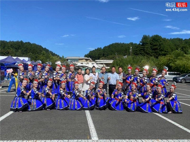 夏冰《最美逆行者》舞出了一番特色，网友：广场舞难度升级！