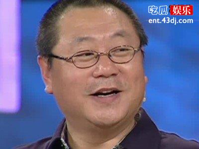 范伟和老婆恋爱多年最终走到一起，老婆用一生守护他们的爱情
