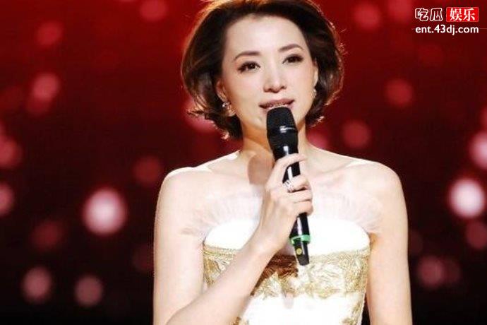 百位主持人世界大同框，董卿C位很抢眼网友：终于等到你！