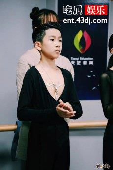 王崇墨李茉晗二人不仅是搭档？二人关系遭非议！